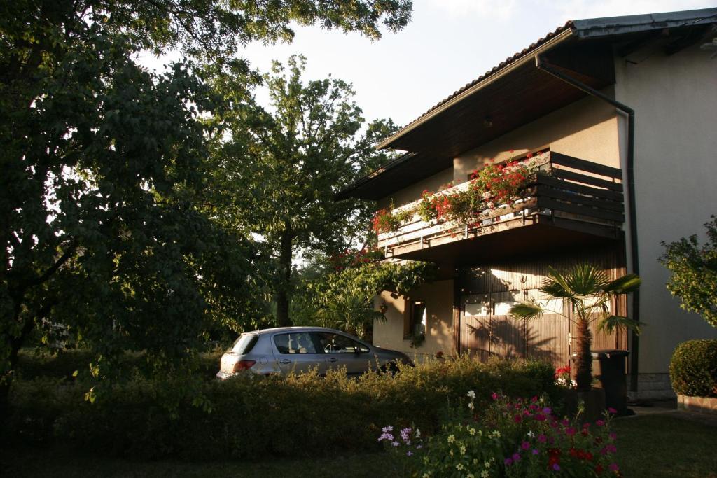 & Grmek Apartment Postojna